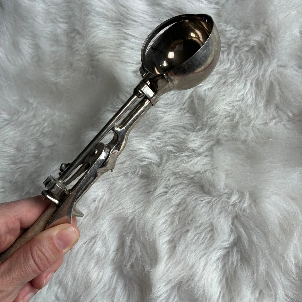 Vintage Gilchrist #20 Ice Cream Scoop Wood Handle‎ Mechanical Soda Fountain Tool